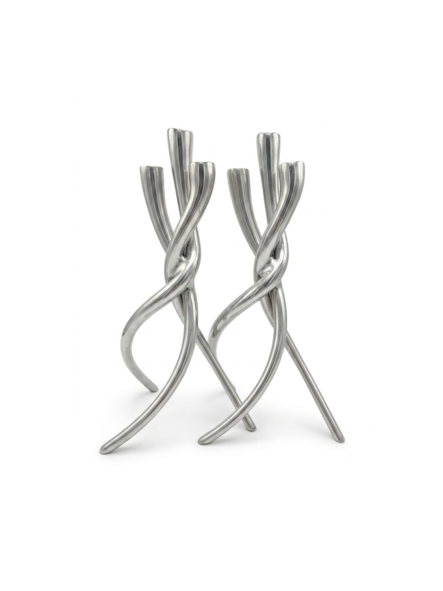 Coppia di candelabri scultorei in metallo cromato